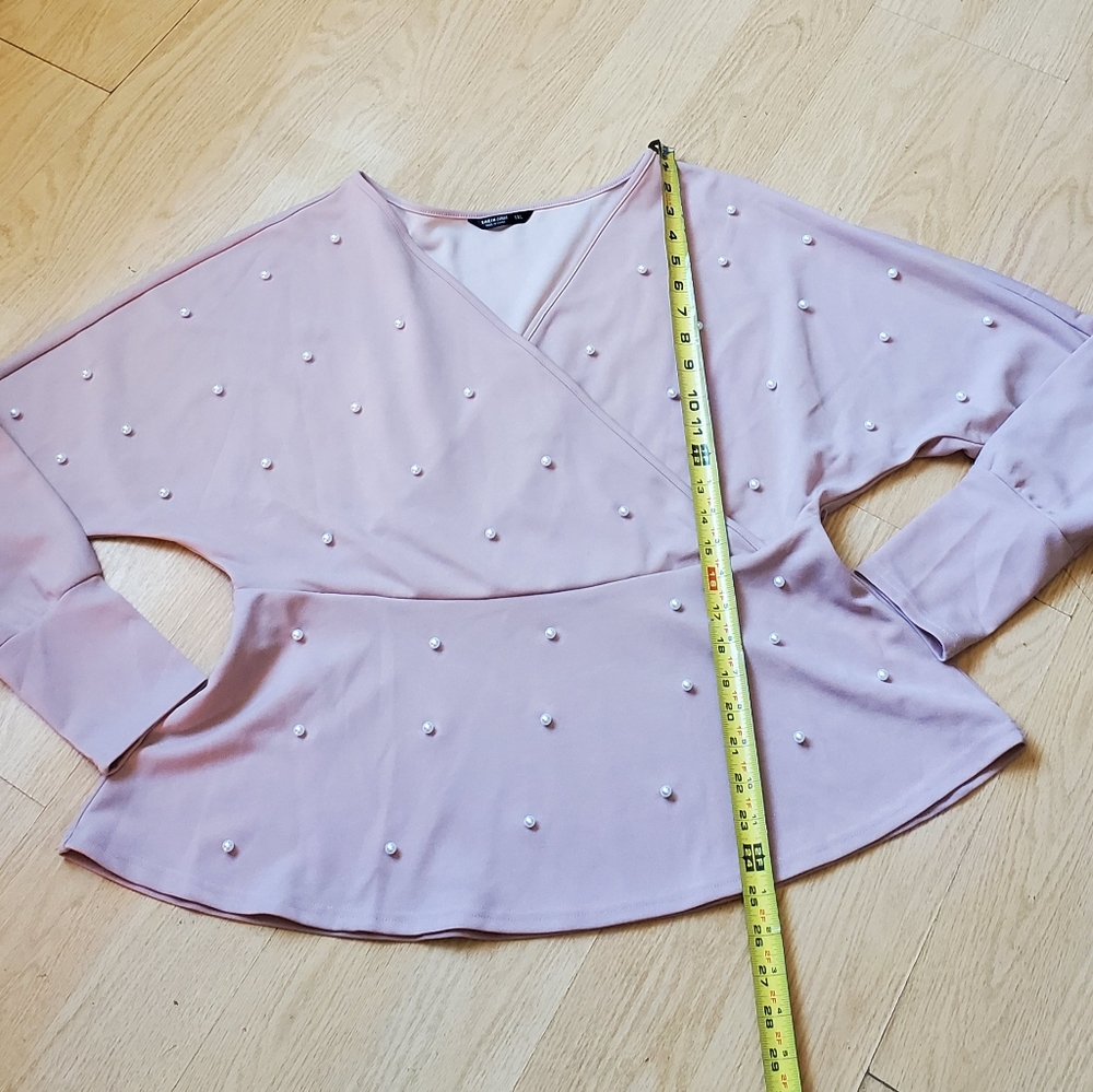 Shein Curve Woman's Size 1XL Long Sleeve V-Neck Blouse. - Picture 3 of 7